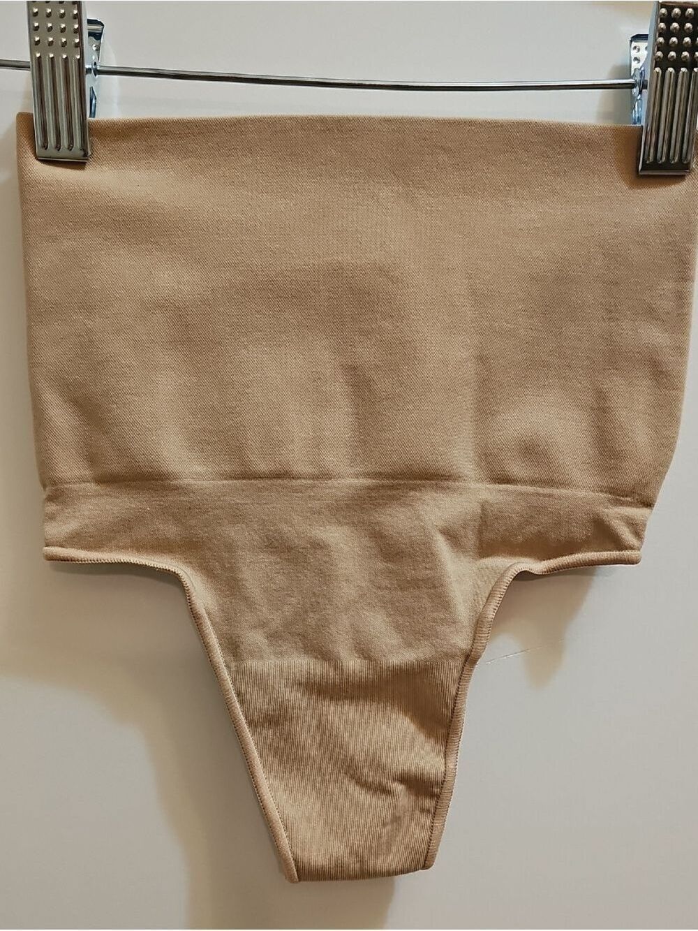 3113. NWOT SKIMS Core Control Thong